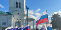 В Елабуге отпраздновали День Государственного флага Российской Федерации у Спасского собора - Газета Новая Кама