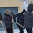 Школьники Елабуги помогли ветерану труда расчистить двор после снегопада - Газета Новая Кама