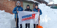 Волонтеры в Елабуге помогают семьям участников СВО и ветеранам с уборкой снега - Газета Новая Кама