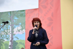 Зульфия Сунгатуллина поздравляет участников фестиваля